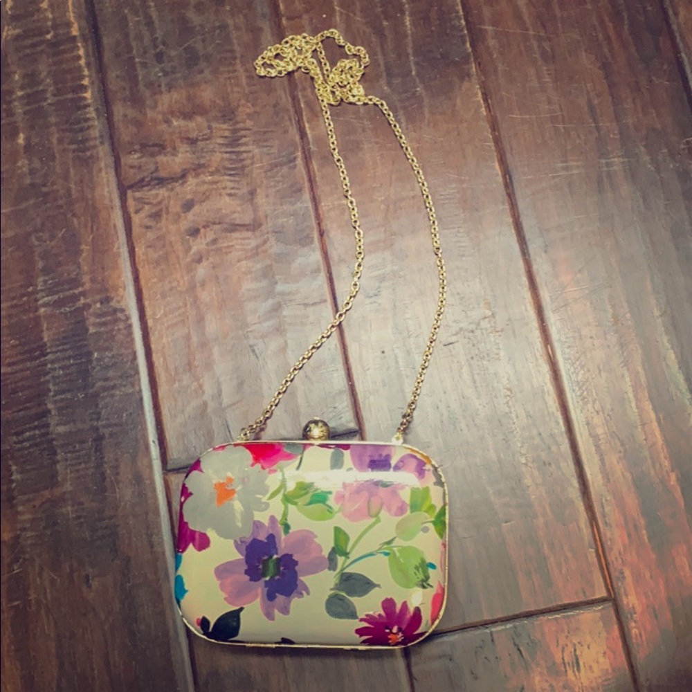 Floral clutch